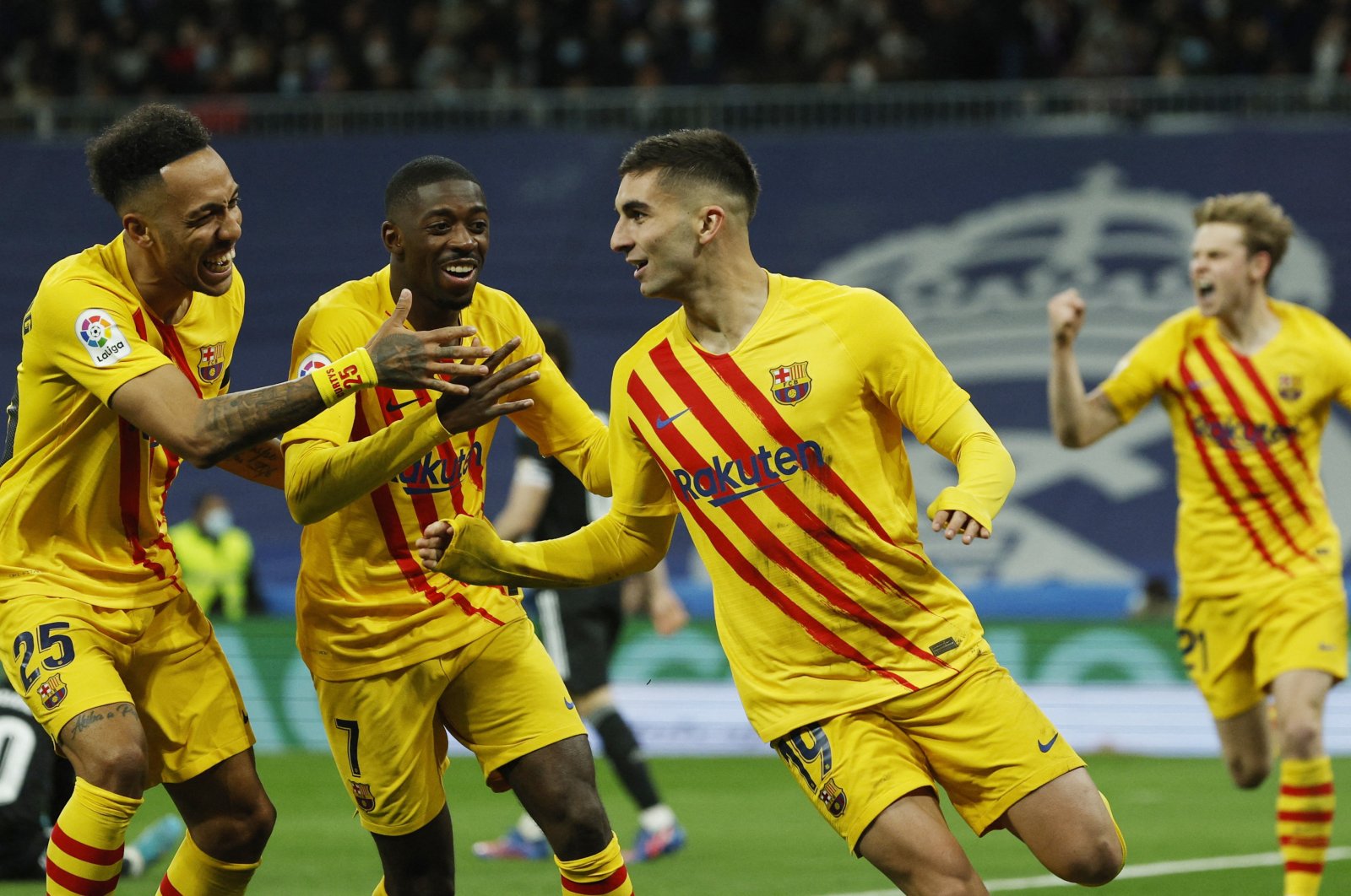 Barca&#039;s Ferran Torres celebrates with teammates after scoring in a La Liga match against Real Madrid, Madrid, Spain, March 20, 2022. (Reuters Photo)