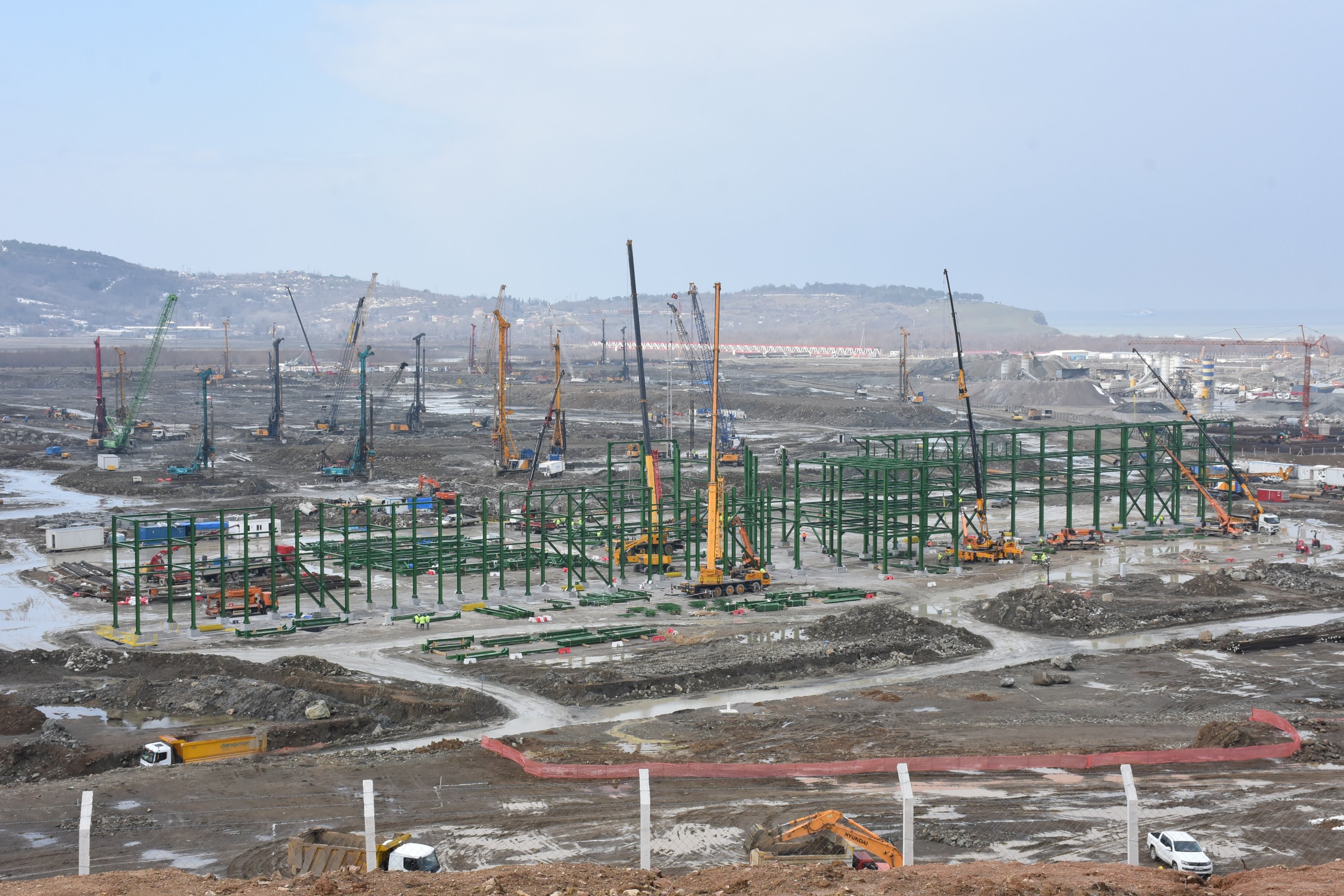 Lokasi pembangunan fasilitas pemrosesan gas alam Turki, saat ini sedang dibangun di Pelabuhan Filyos, di provinsi Laut Hitam utara Zonguldak, Turki, 22 Maret 2022. (AA Photo)