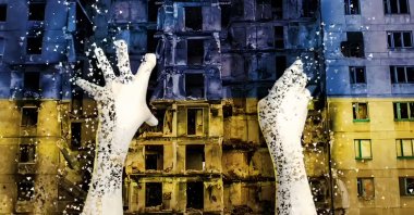 “Support Ukraine, Stop the war” by Lorenzo Quinn. (Courtesy of the artist)