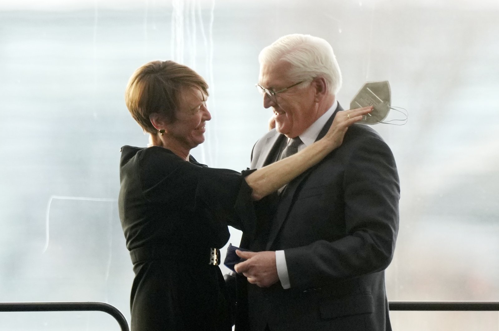 Reelected German President Frank-Walter Steinmeier is congratulated by his wife Elke Buedenbender (L) during the German Federal Assembly, which came together to elect the country&#039;s president in Berlin, Germany, Feb. 13, 2022. (AP photo)