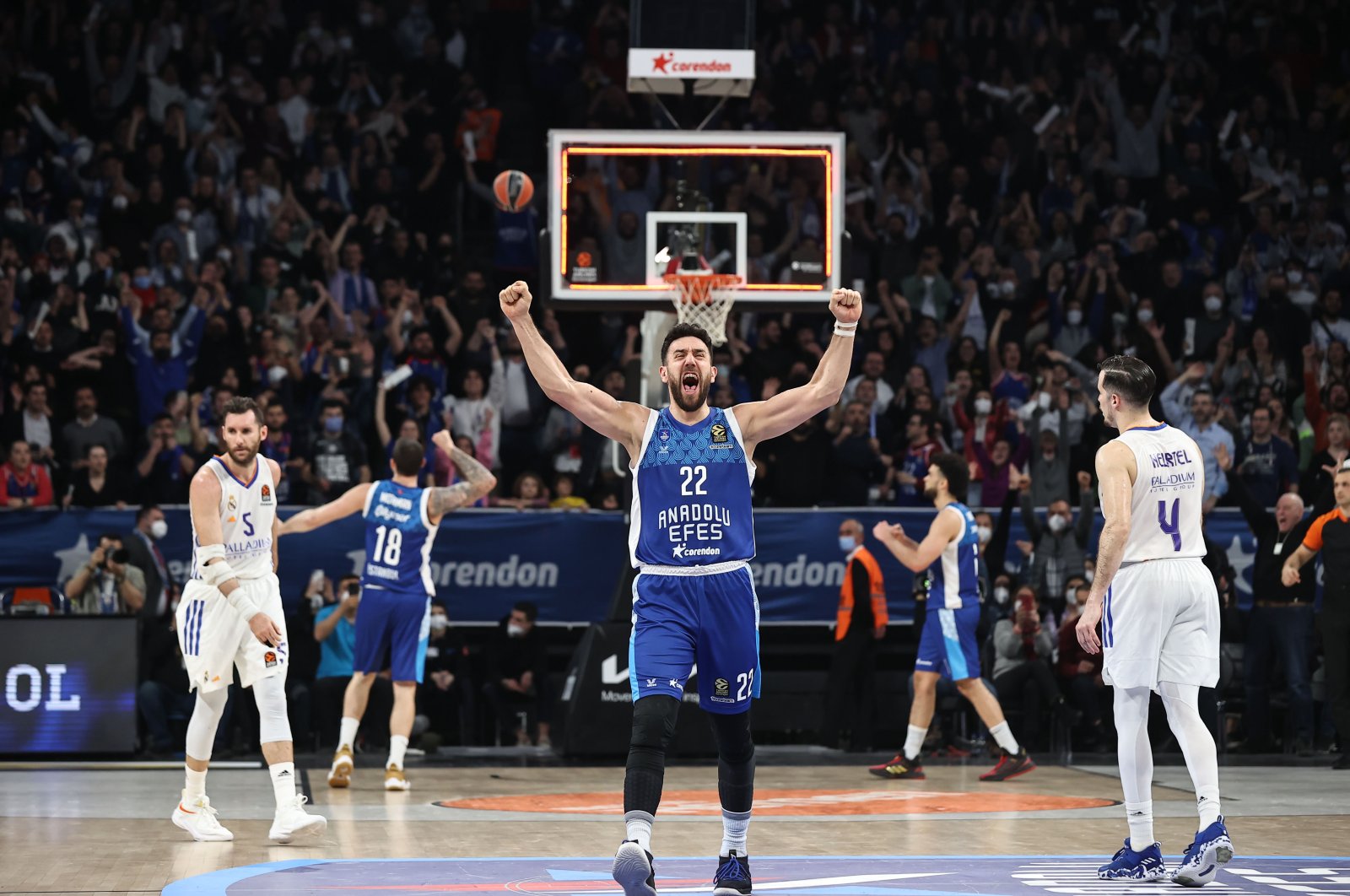 Anadolu Efes players celebrate their victory against Anadolu Efes during the Turkish Airlines EuroLeague match at Sinan Erdem Sports Complex in Istanbul, Turkey, March 22, 2022. (AA Photo)