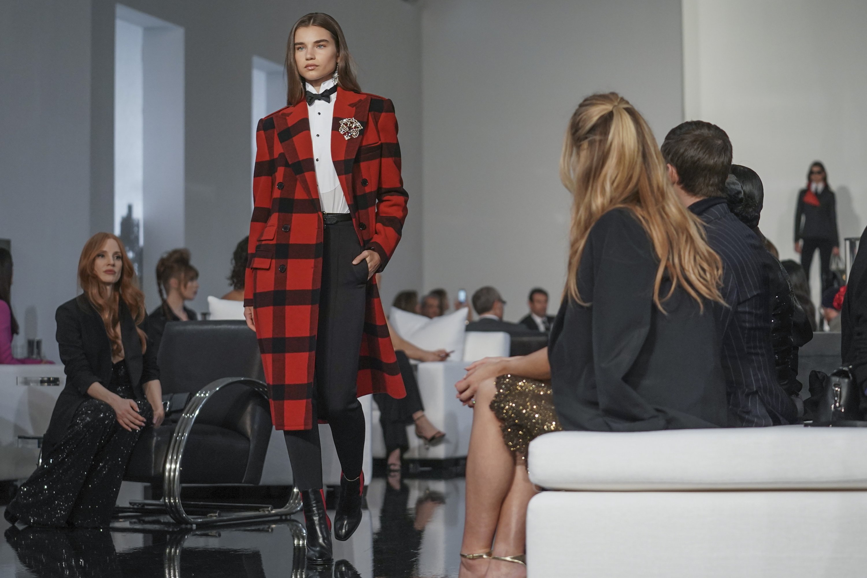 Ralph Lauren's 2022 fashion show brings home coziness to stage Daily