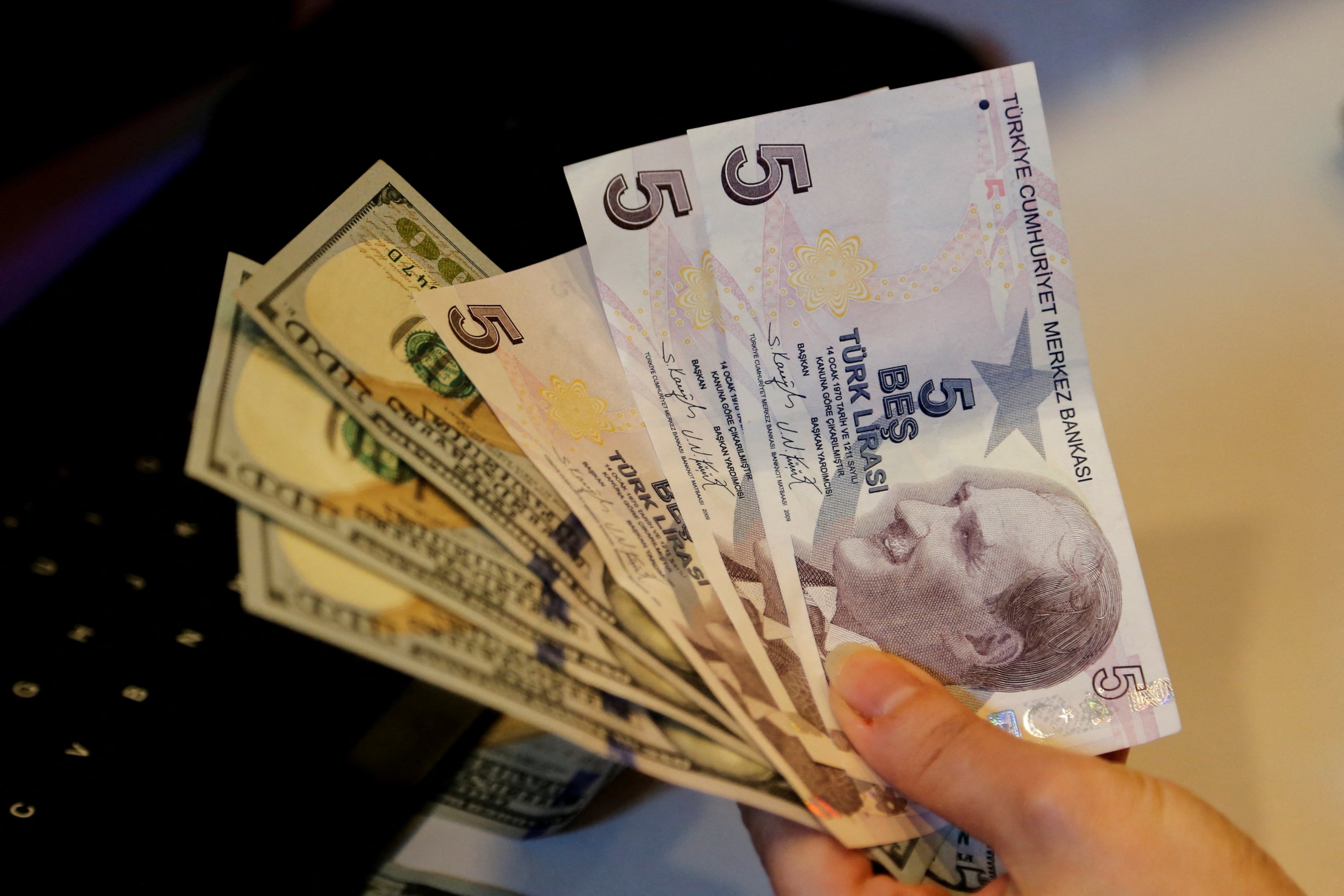 Scheme To Protect Lira Savings Helps Cut FX Deposits Turkey Daily Sabah