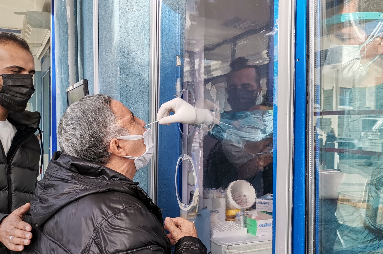 A man is tested for COVID-19 at a hospital in Ordu, northern Turkey, March 17, 2022. (DHA Photo)