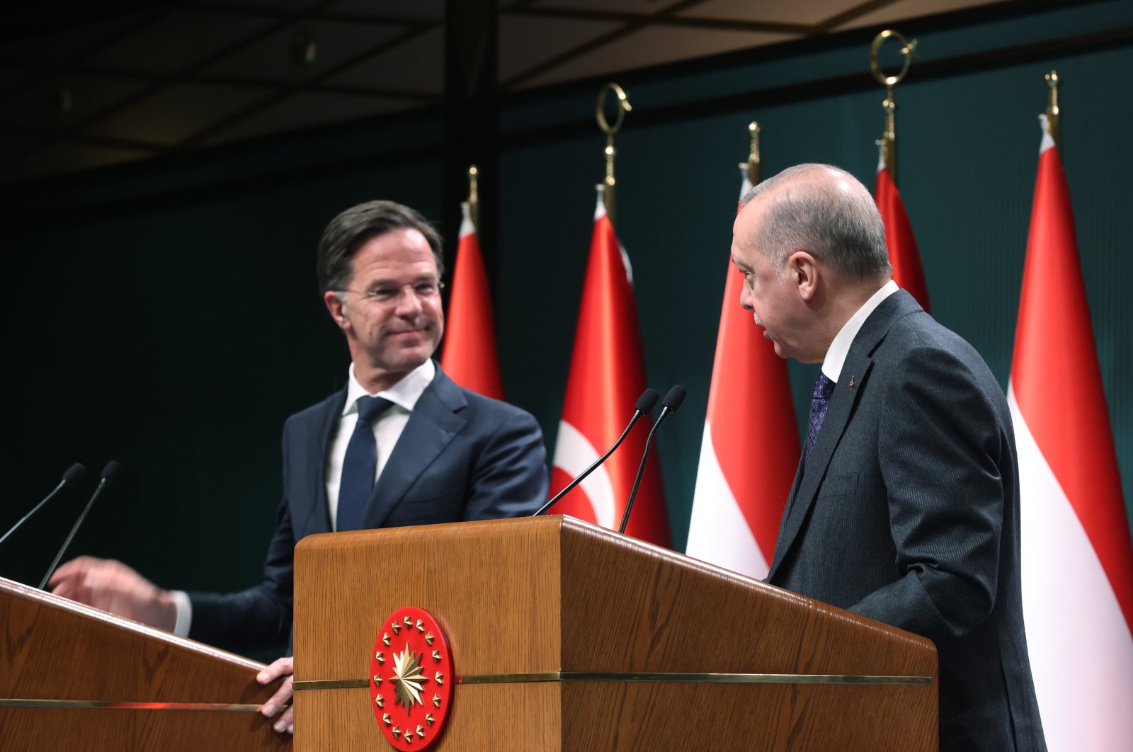 President Recep Tayyip Erdoğan and Dutch Prime Minister Mark Rutte attend a press conference after their meeting at the Presidential Palace in Ankara, Turkey, 22 March 2022. (EPA Photo)