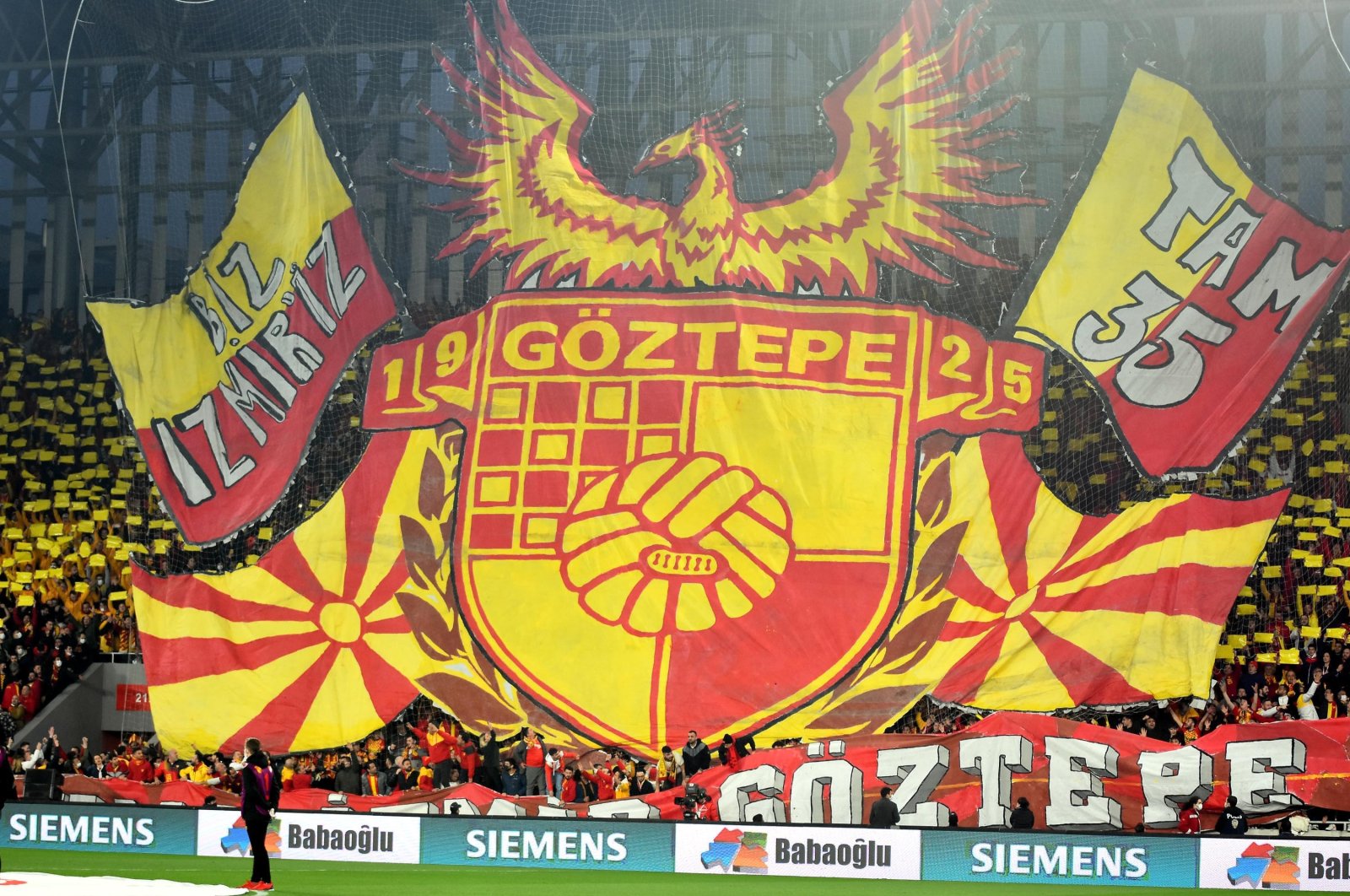 Göztepe fans display the club logo and banners ahead of a Süper Lig match, Izmir, Turkey, March 3, 2022. (DHA Photo)