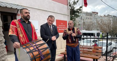 Drummers Ali Bulur (R) and Muharrem Bulur (L) pose with Selami Aykut, head of the federation of mukhtars, in Istanbul, Turkey, March 24, 2022. (AA PHOTO)