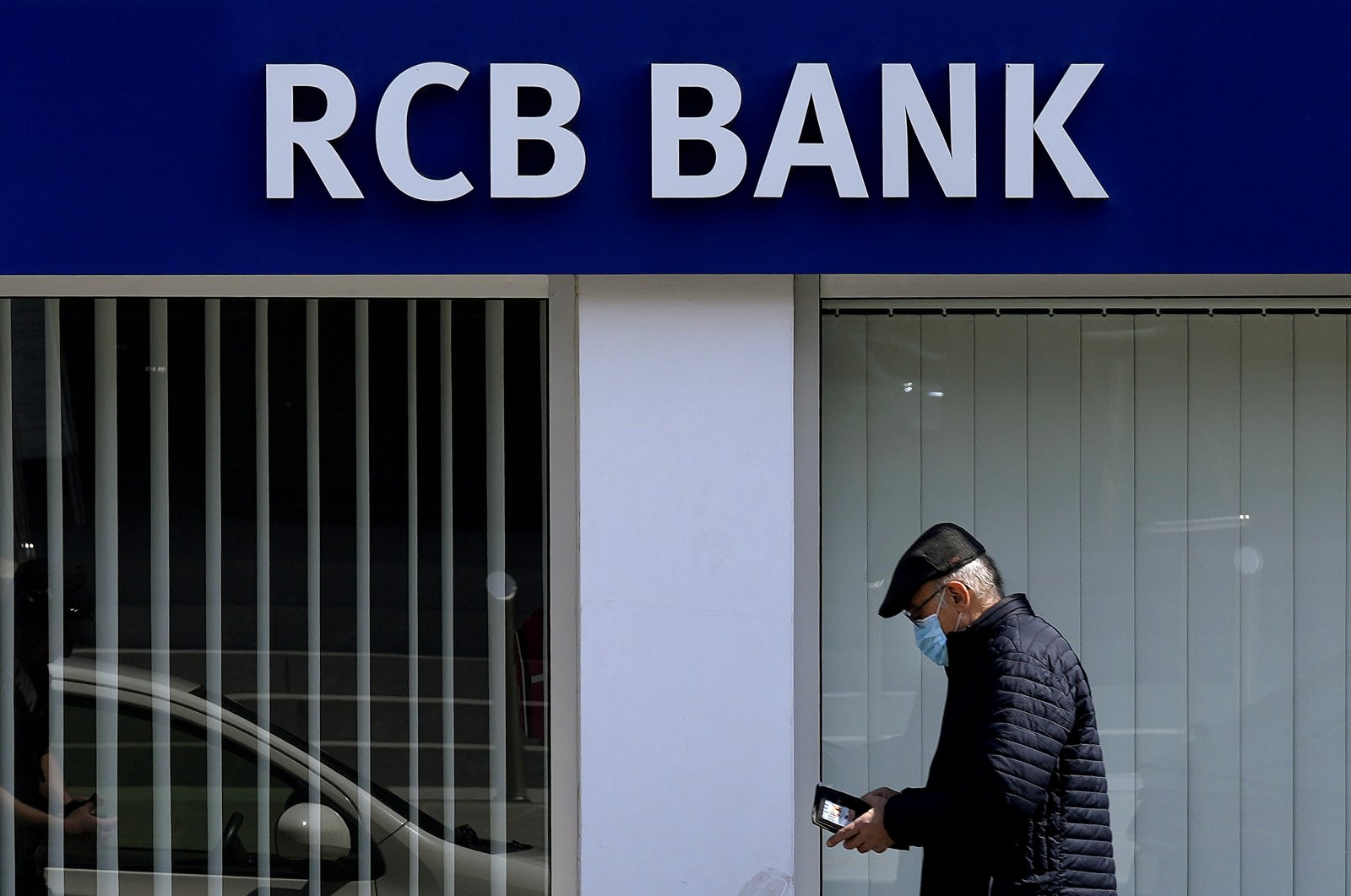 Bank RCB Siprus Yunani akan ditutup, mengutip invasi Rusia ke Ukraina