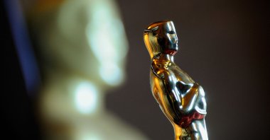 The Oscar statue is seen during the ribbon cutting for the 84th Annual Academy Awards &quot;Meet The Oscars&quot; at Grand Central Terminal in New York City, New York, U.S., Feb. 21, 2012.  (AFP)