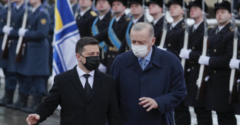 Ukrainian President Volodymyr Zelenskyy (L) and his Turkish counterpart Recep Tayyip Erdoğan (R) review the Guard of Honor during their meeting at the Mariinsky Palace in Kiev, Ukraine, Feb. 3, 2022. (EPA Photo)