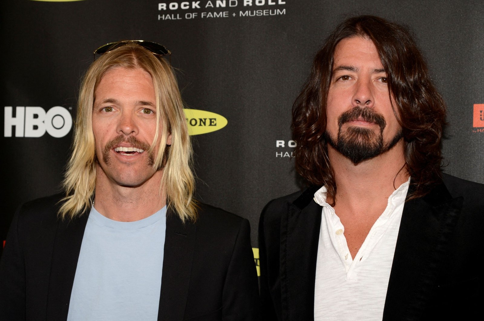 Taylor Hawkins (L) and Dave Grohl of the Foo Fighters arrive at the 2013 Rock and Roll Hall of Fame induction ceremony in Los Angeles, U.S., April 18, 2013. (Reuters Photo)