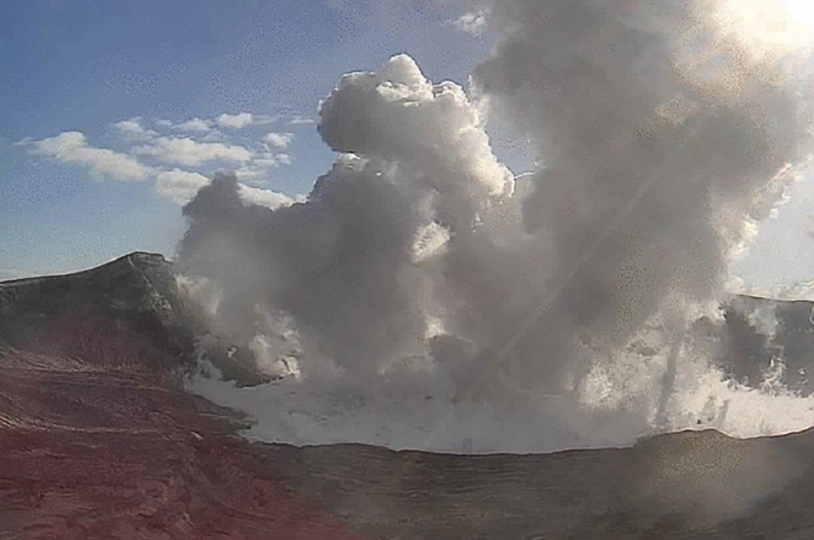 Eruption philippines volcano Philippines: Taal
