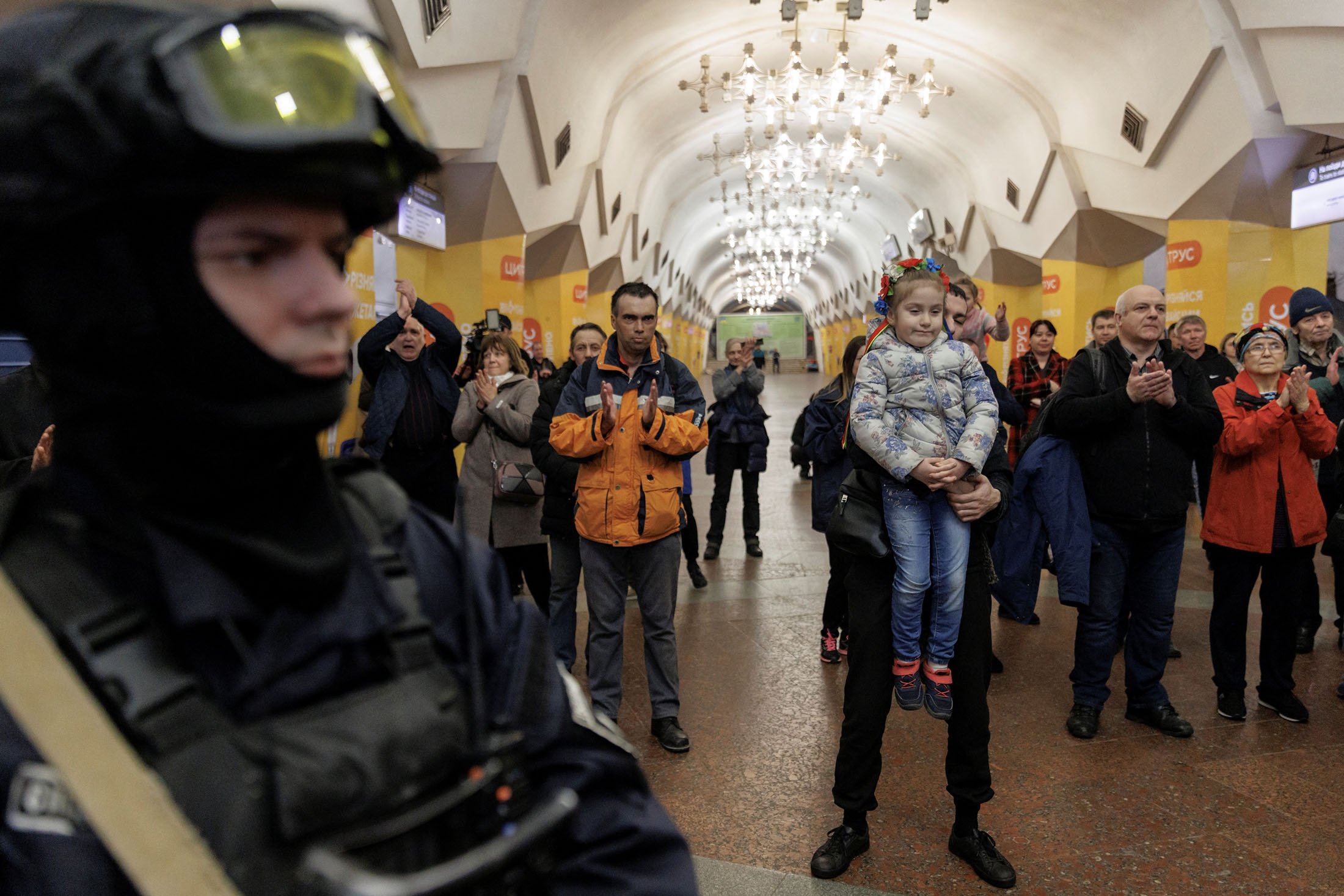 People listen to classical music played by local musicians at a metro station that serves as a bomb shelter as Russia's attack on Ukraine continues in Kharkiv, Ukraine, March 26, 2022. (Photo Reuters)