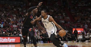 Nets' Kevin Durant (R) drives to the basket against Heat's Bam Adebayo, Miami, Florida, U.S., March 26, 2022. (AFP Photo)