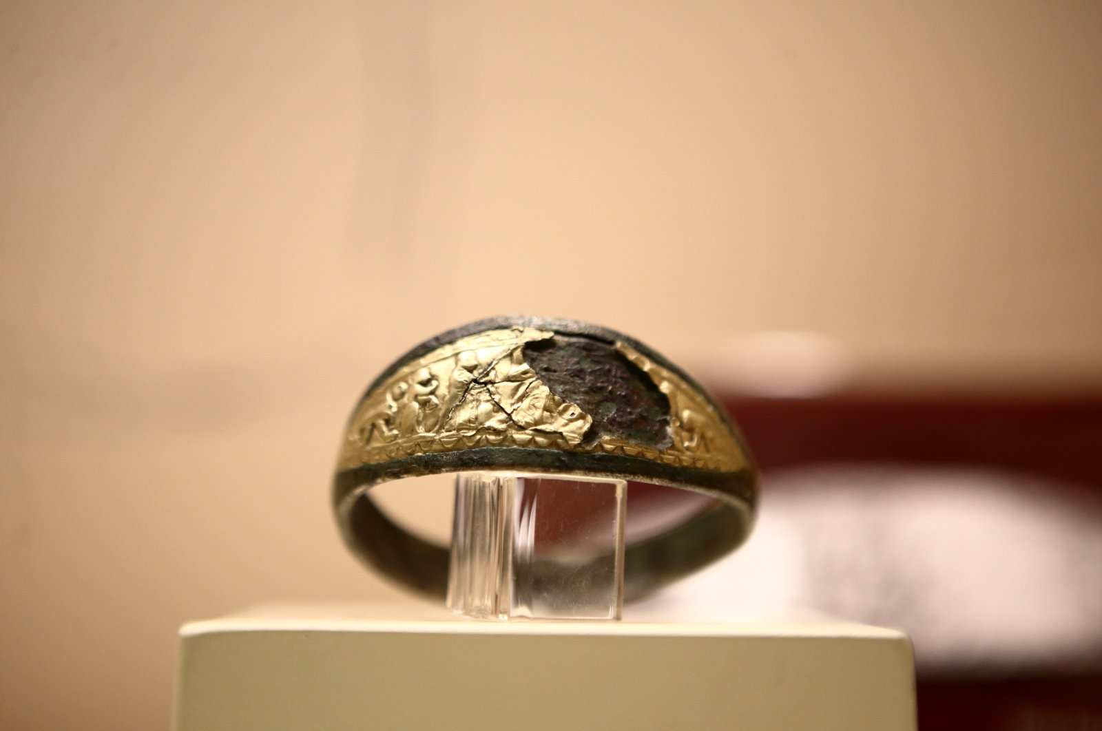 The 3,500-year-old Hittite bracelet discovered by a Turkish farmer in Çorum, is on display at the Çorum Museum, March 27, 2022. (AA Photo)