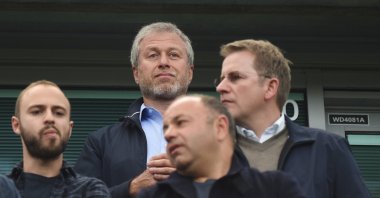 Chelsea owner Roman Abramovich (top C) watches during the English Premier League football match between Chelsea FC and Sunderland at Stamford Bridge in London, Britain, May 21, 2017. (EPA Photo)