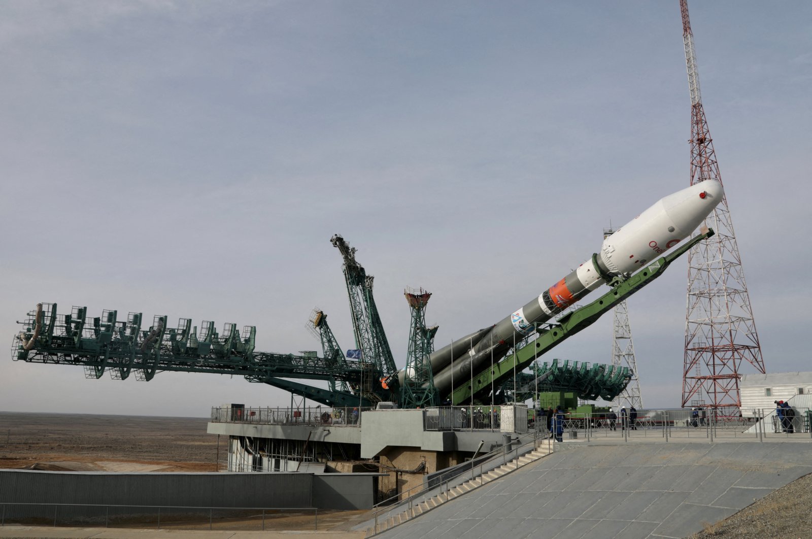 A Soyuz-2.1b rocket booster with a Fregat upper stage and satellites of British firm OneWeb is removed from a launchpad after the launch was cancelled at the Baikonur Cosmodrome, Kazakhstan, March 4, 2022. (Reuters Photo)