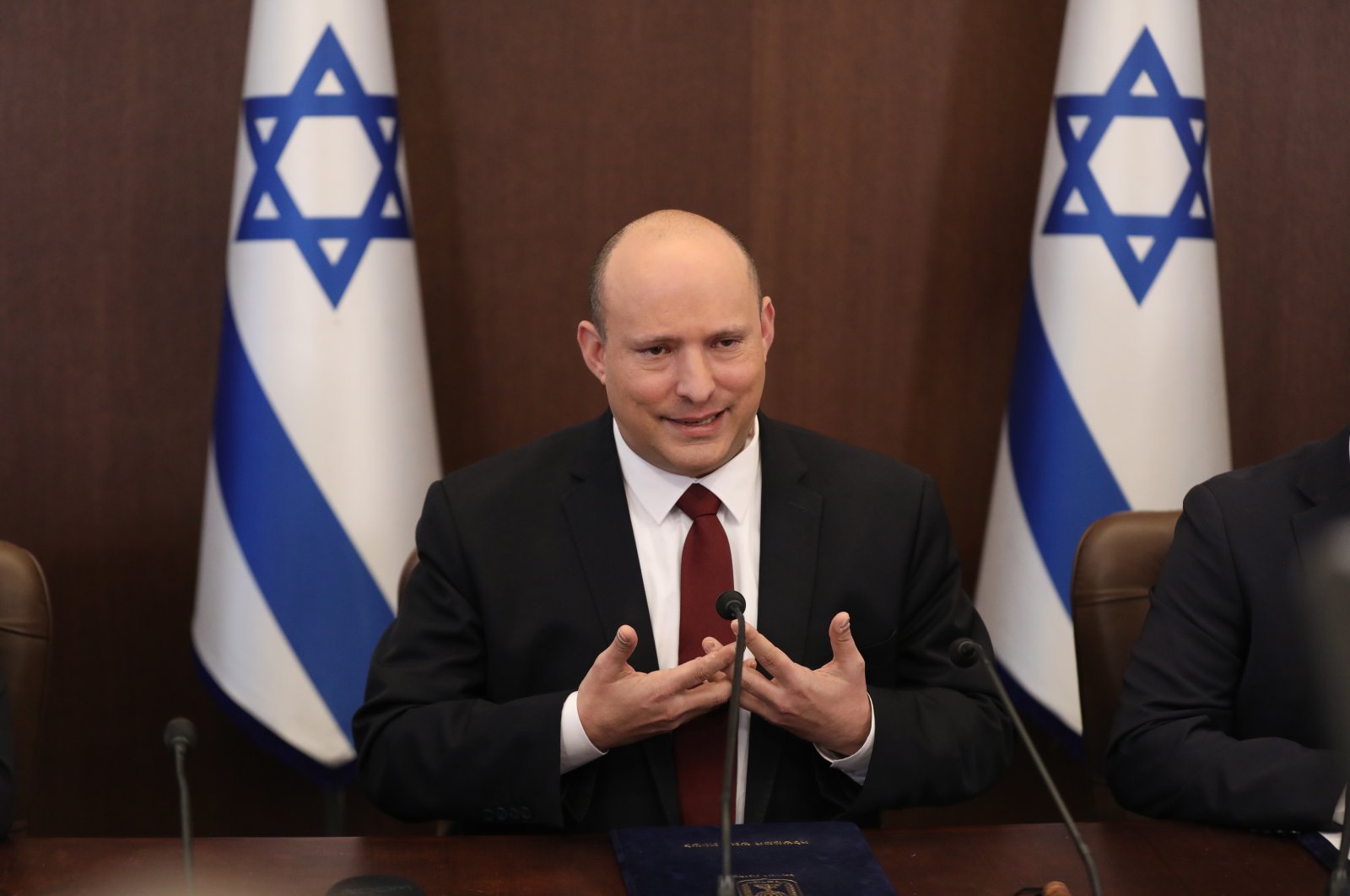 Israeli Prime Minister Naftali Bennett (C) attends a cabinet meeting at the prime minister&#039;s office in Jerusalem, March 27, 2022. (EPA Photo)