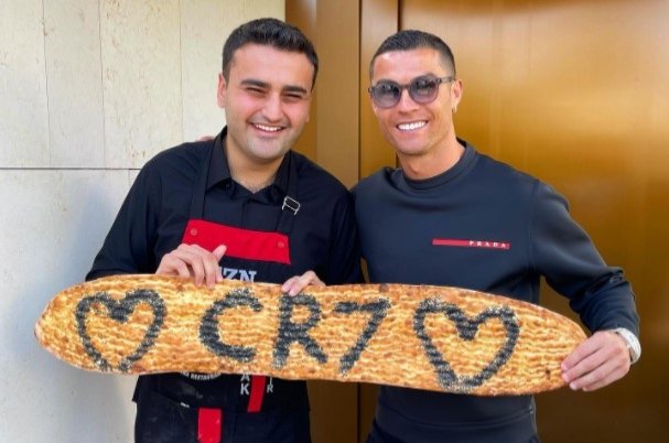Koki Turki CZN Burak bermitra dengan Ronaldo untuk venue baru di London