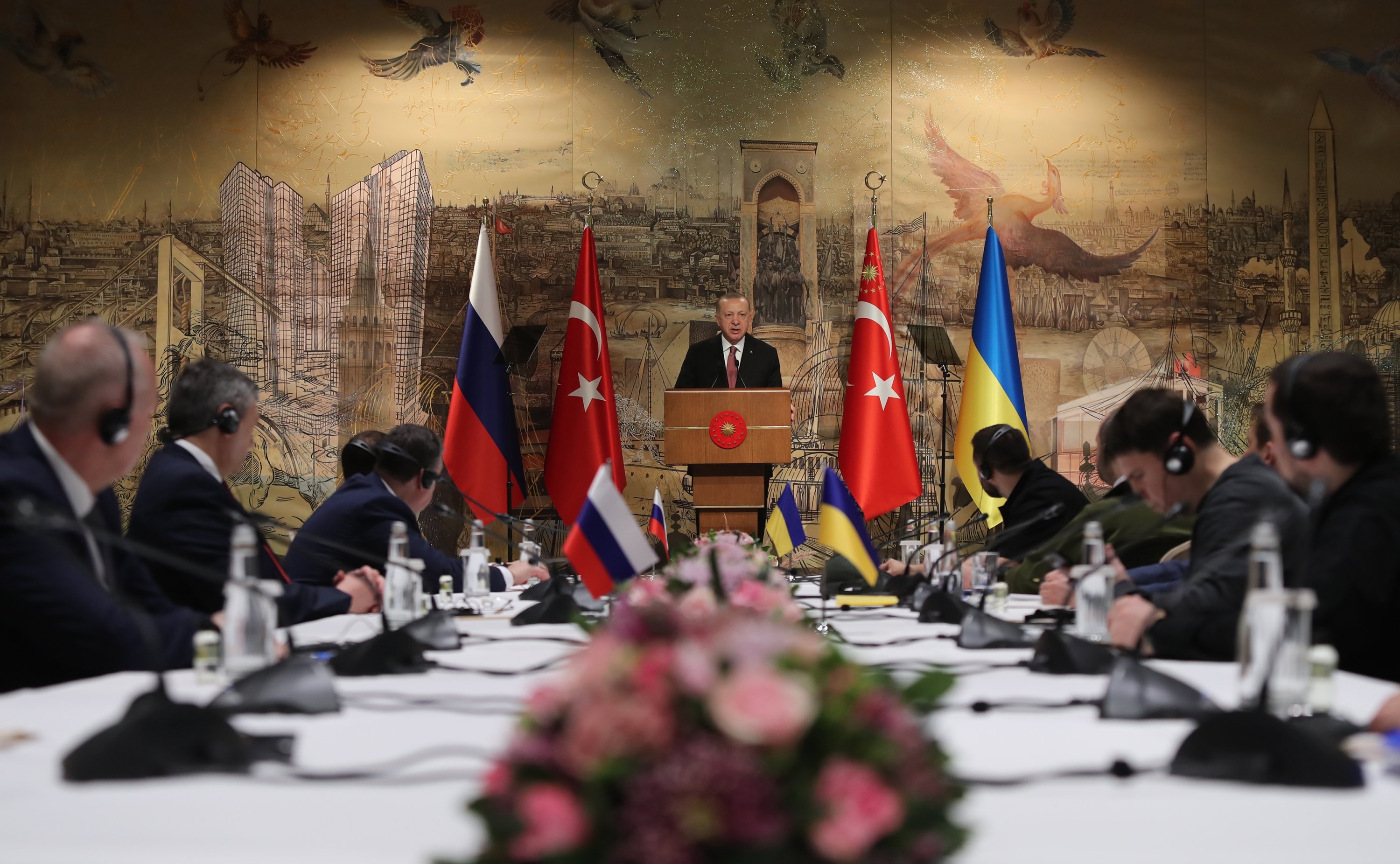 Progress at peace talks in Turkey to allow Putin-Zelenskyy meeting' | Daily  Sabah