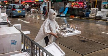A woman stacks boxes at a fresh food market in Hong Kong, China, March 28, 2022. (AFP Photo)
