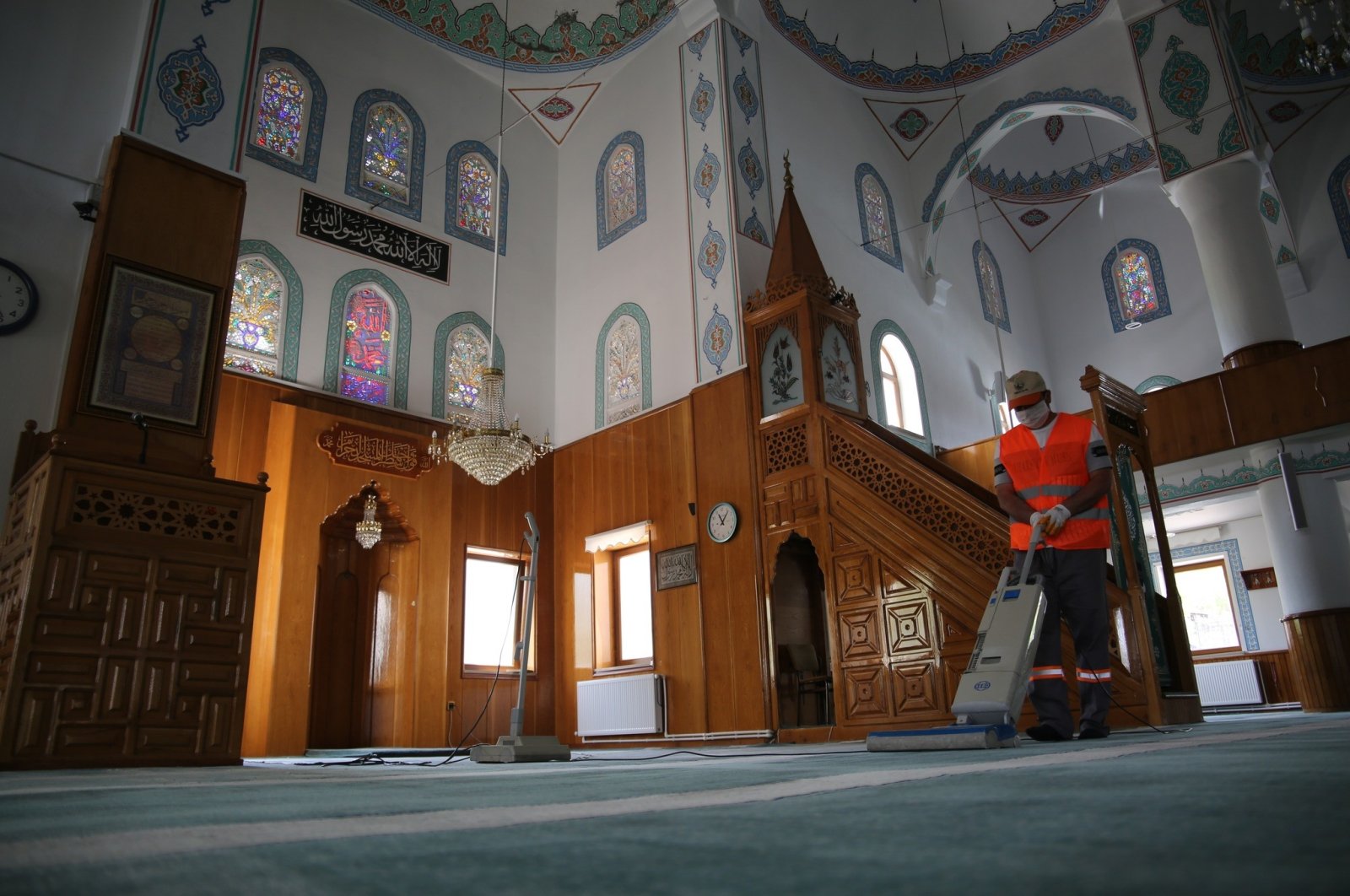 A worker cleans a mosque in preparation for Ramadan, in Sivas, central Turkey, March 27, 2022. (İHA PHOTO)