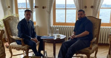 A handout photo made available by the Ukrainian Presidential Press Service shows Russian presidential aide Vladimir Medinsky (L) with member of the Ukrainian delegation Davyd Arakhamia (R) during a meeting as part of the Russian-Ukrainian talks at Dolmabahçe Palace in Istanbul, Turkey, March 29, 2022. (EPA via Ukrainian Presidential Service Handout)