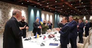 Ukrainian and Russian delegations applaud President Recep Tayyip Erdoğan before peace talks in Istanbul, Turkey, March 29, 2022. (AA Photo)