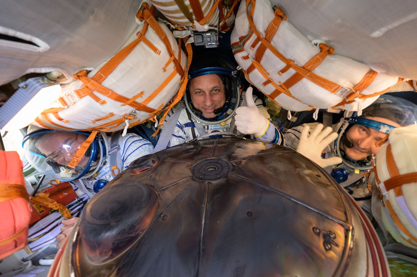 Astronot AS mengakhiri rekor penerbangan luar angkasa dengan perjalanan pulang Rusia