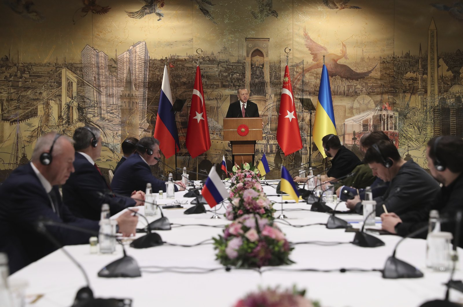 President Recep Tayyip Erdoğan gives a speech to welcome the Russian and Ukrainian delegations ahead of their talks, in Istanbul, Turkey, March 29, 2022. (AP Photo)