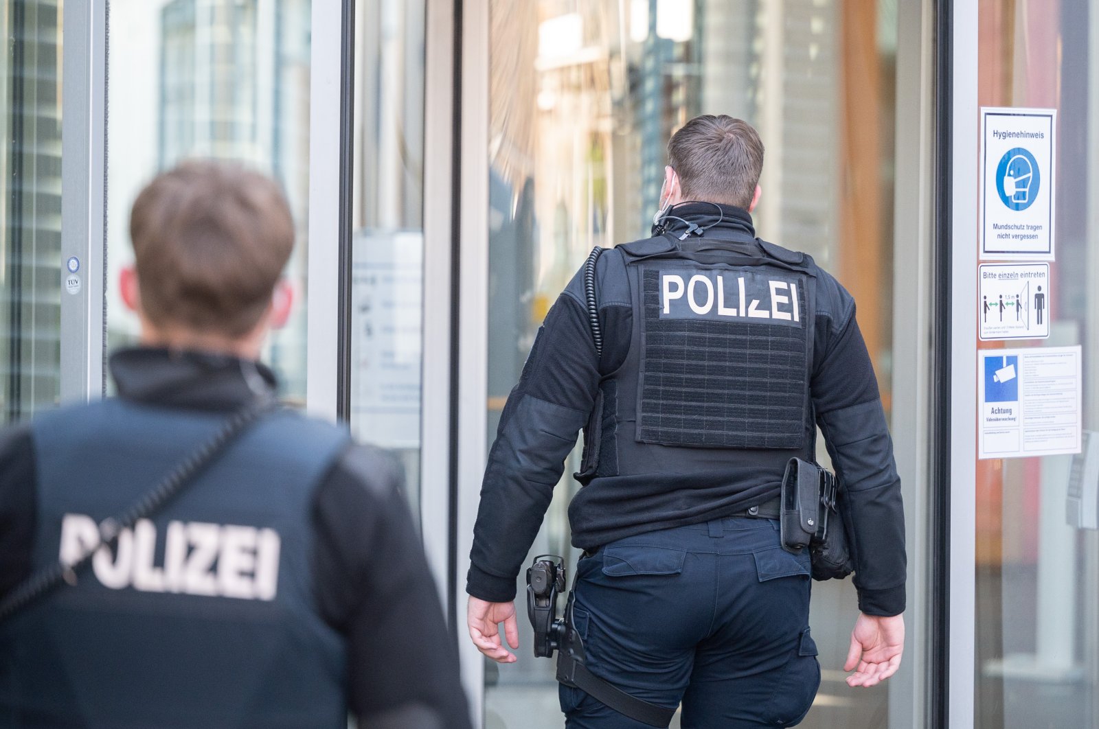 Police officers enter the headquarters of the German Soccer Association, where a house search took place on March 3, 2022 (Reuters File Photo)