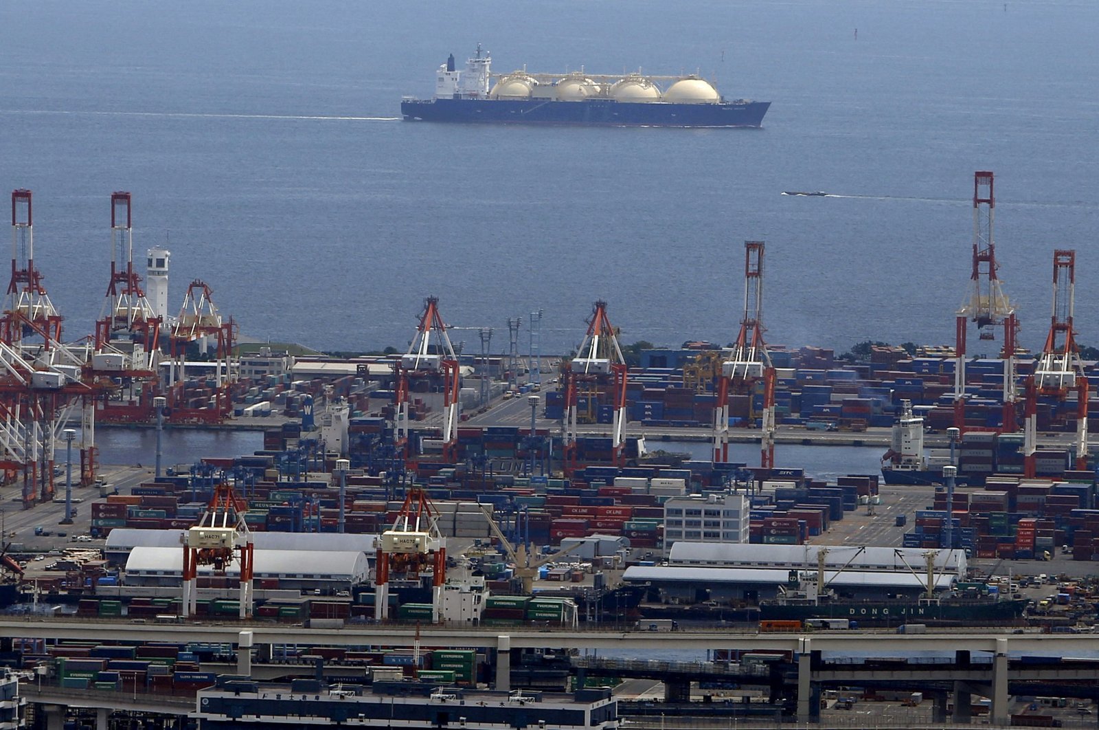 An LNG tanker is seen behind a port in Yokohama, south of Tokyo, Japan, Sept. 4, 2015. (Reuters Photo)
