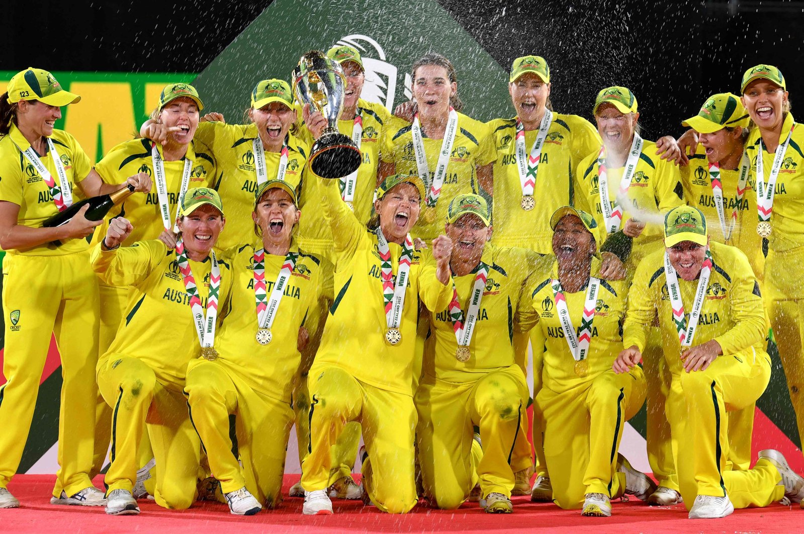 Australia players celebrate winning the Women&#039;s Cricket World Cup final against England, Christchurch, New Zealand, April 3, 2022. (AFP Photo)