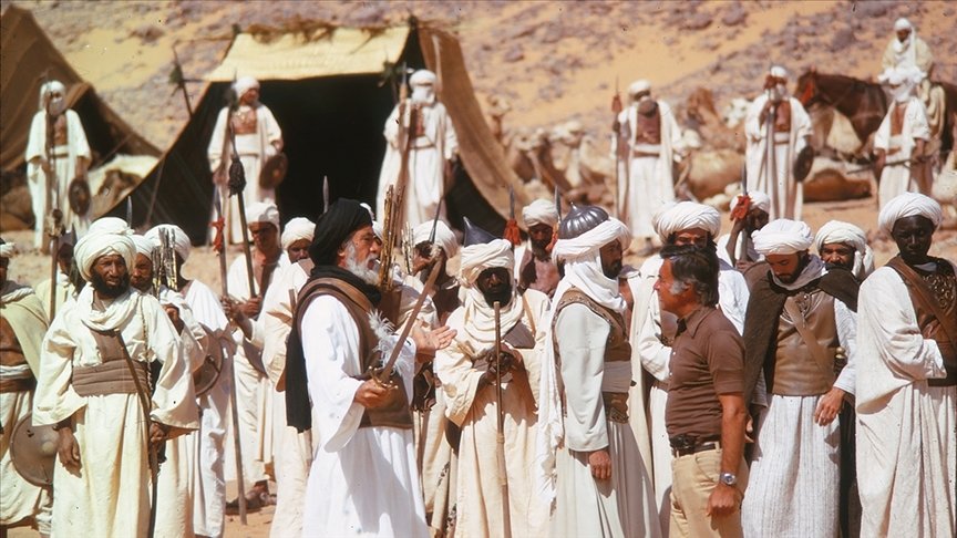 Moustapha Akkad and the cast during the filming of “The Message.” (AA Photo)