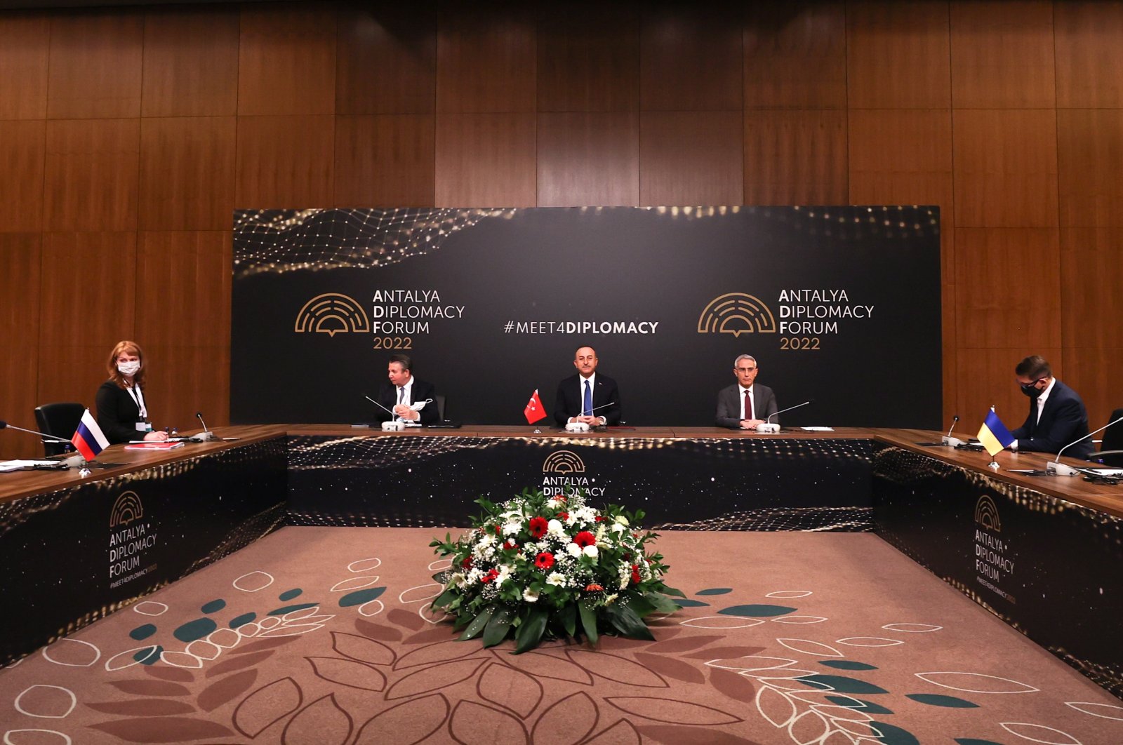 A handout photo made available by the press service of the Turkish Foreign Affairs Ministry shows Russian Foreign Minister Sergey Lavrov (L), Turkish Foreign Minister Mevlüt Çavuşoğlu (C) and Ukranian Foreign Minister Dmytro Kuleba (R) posing before their meeting during the Antalya Diplomacy Forum in Antalya, Turkey, 10 March 2022. (EPA)