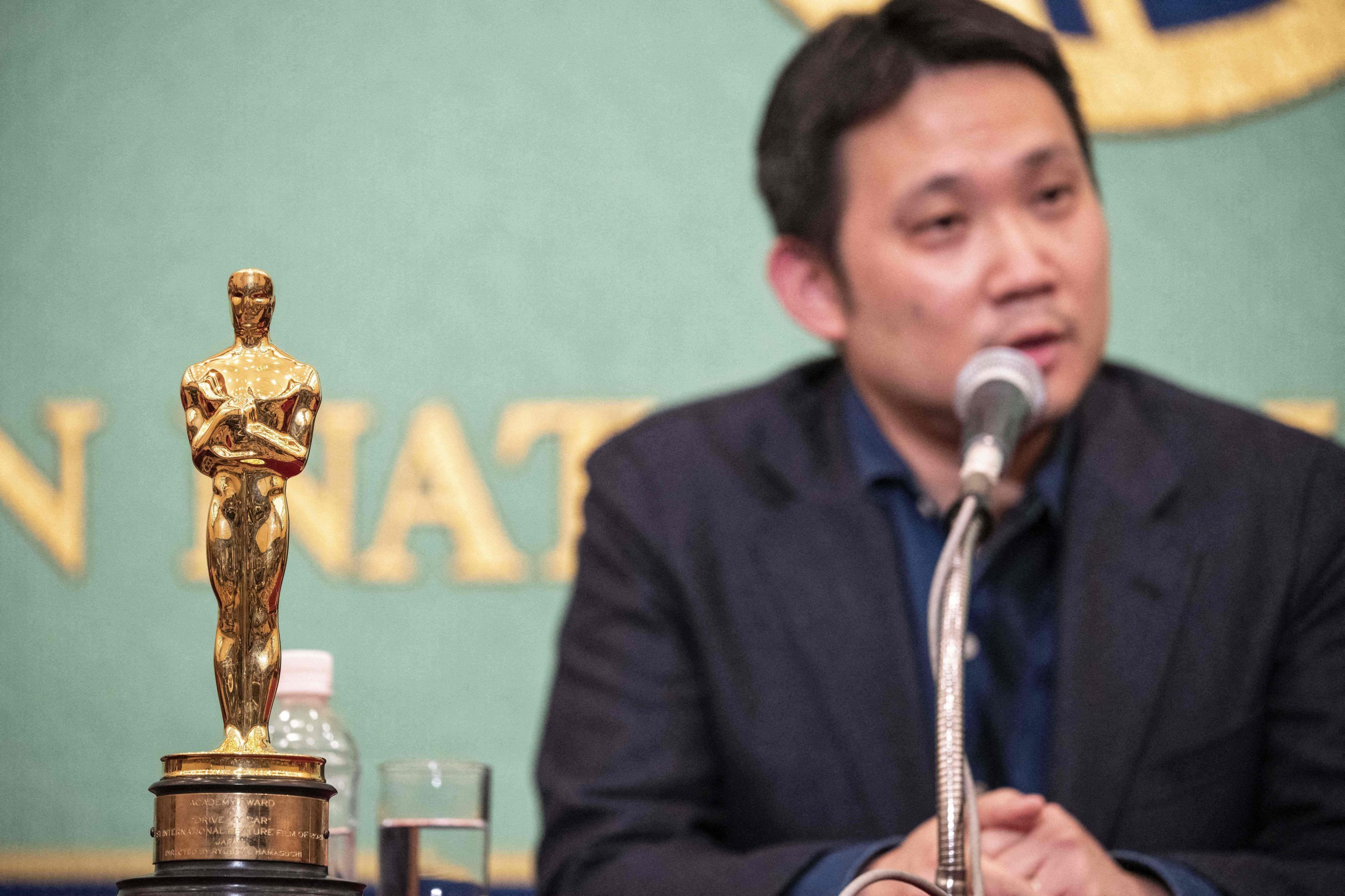 Sutradara Jepang Ryusuke Hamaguchi berbicara selama konferensi pers di Japan National Press Club di Tokyo pada 5 April 2022, setelah filmnya 