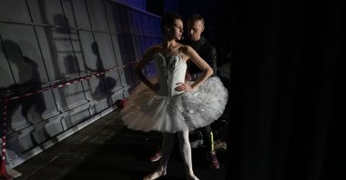 Anastasia Matvienko, and her husband Denis Matvienko, both from Ukraine, warm up before a rehearsal at the Naples&#039; San Carlo theater, Italy, April 4, 2022. (AP Photo)