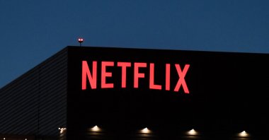 The Netflix logo is seen on the Netflix, Inc. building on Sunset Boulevard in Los Angeles, California, U.S., Oct. 19, 2021. (AFP Photo)
