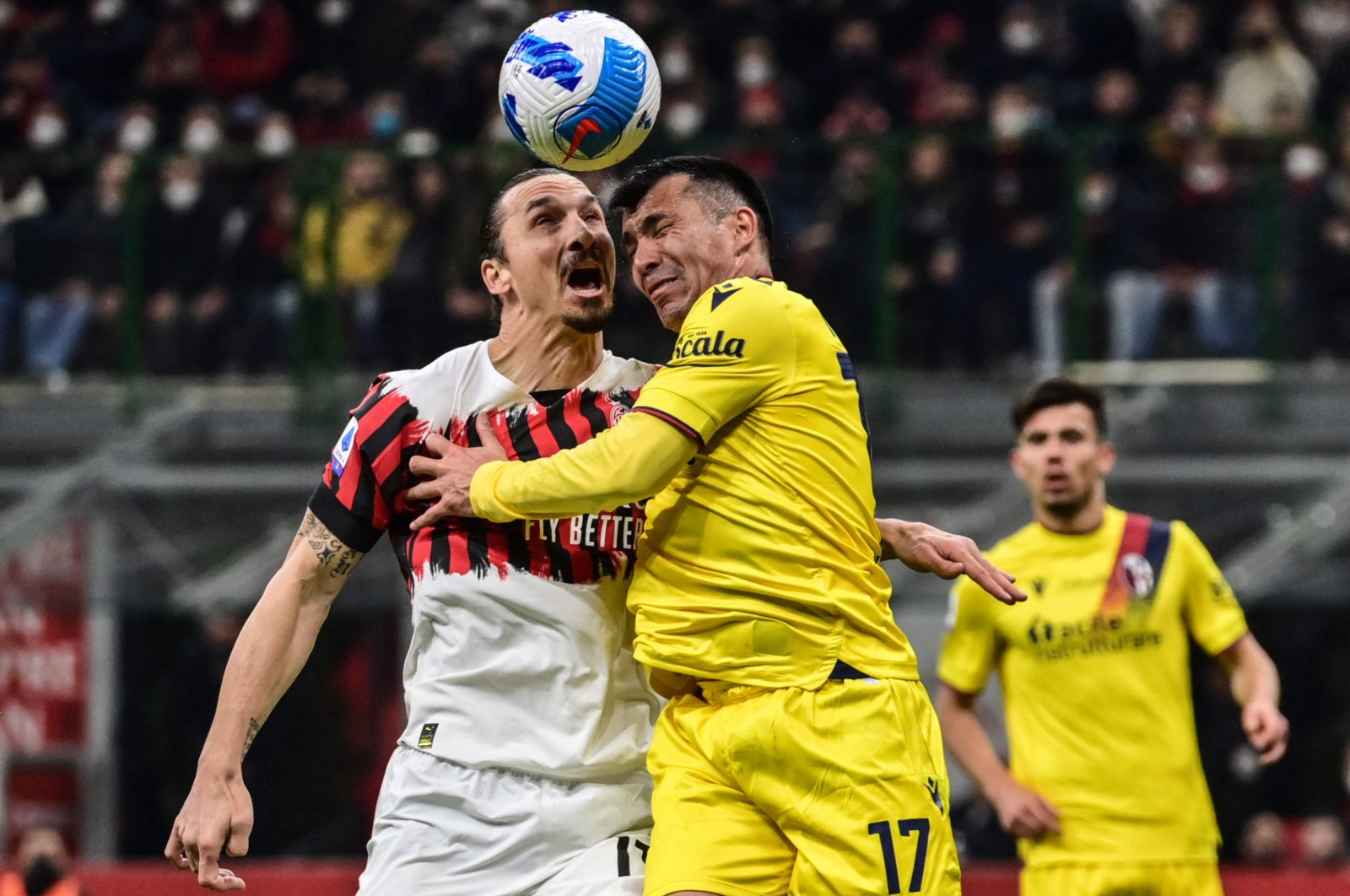 Milan&#039;s Zlatan Ibrahimovic vies with Bologna&#039;s Gary Medel (R) in a Serie A match, Milan, Italy, April 4, 2022. (AFP Photo)