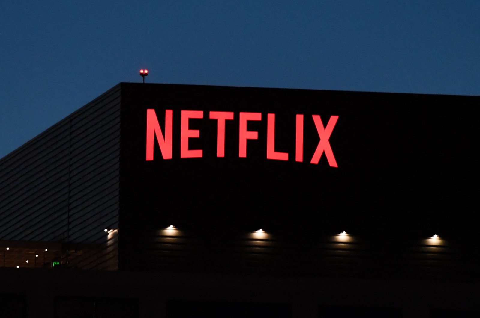 The Netflix logo is seen on the Netflix, Inc. building on Sunset Boulevard in Los Angeles, California, U.S., Oct. 19, 2021. (AFP Photo)