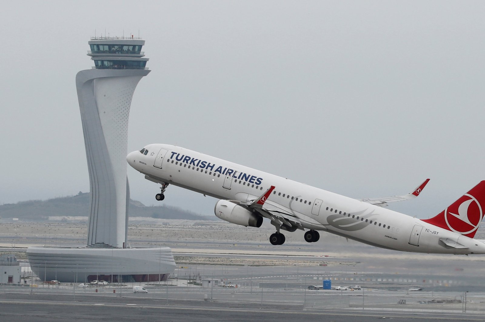 A Turkish Airlines Airbus A321-200 takes off from the city&#039;s Istanbul Airport in Istanbul, Turkey, April 6, 2019. (Reuters Photo)