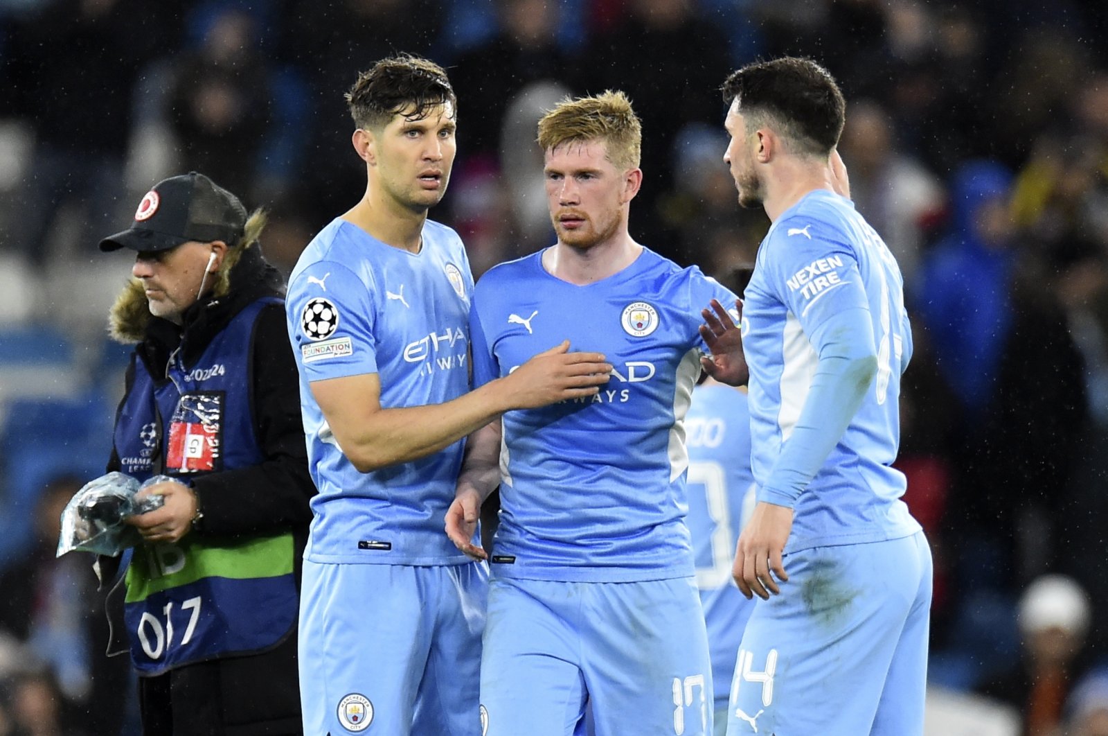 Kevin De Bruyne (C) of Manchester City celebrates with teammates after winning the UEFA Champions League quarterfinal, first leg match against Atletico Madrid, Manchester, England, April 5, 2022. (EPA Photo)