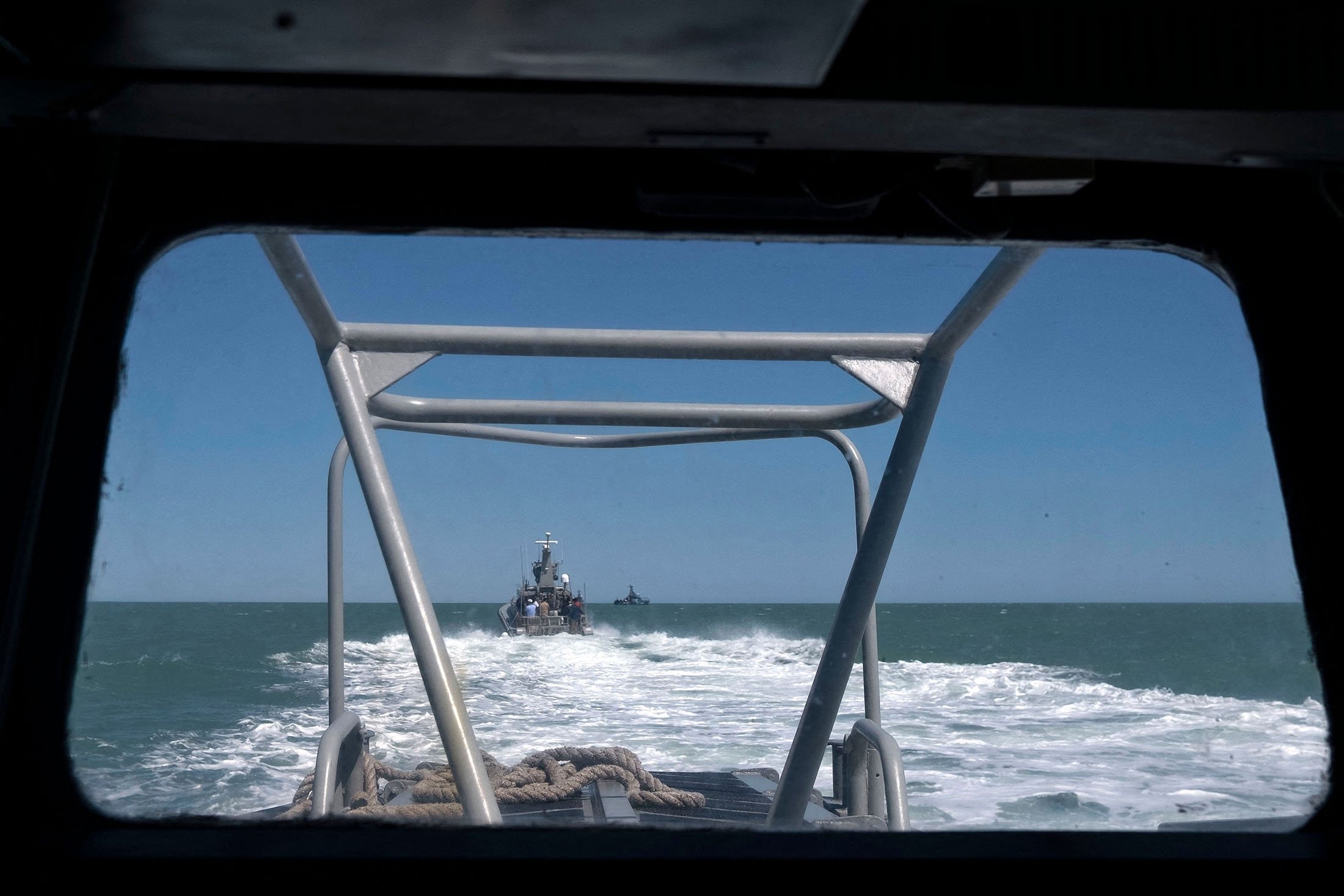 Des intercepteurs de la marine mexicaine naviguent au large de San Felipe, dans le golfe de Californie, dans l'État de Basse-Californie, au nord-ouest du Mexique, le 30 mars 2022. (Photo AFP)