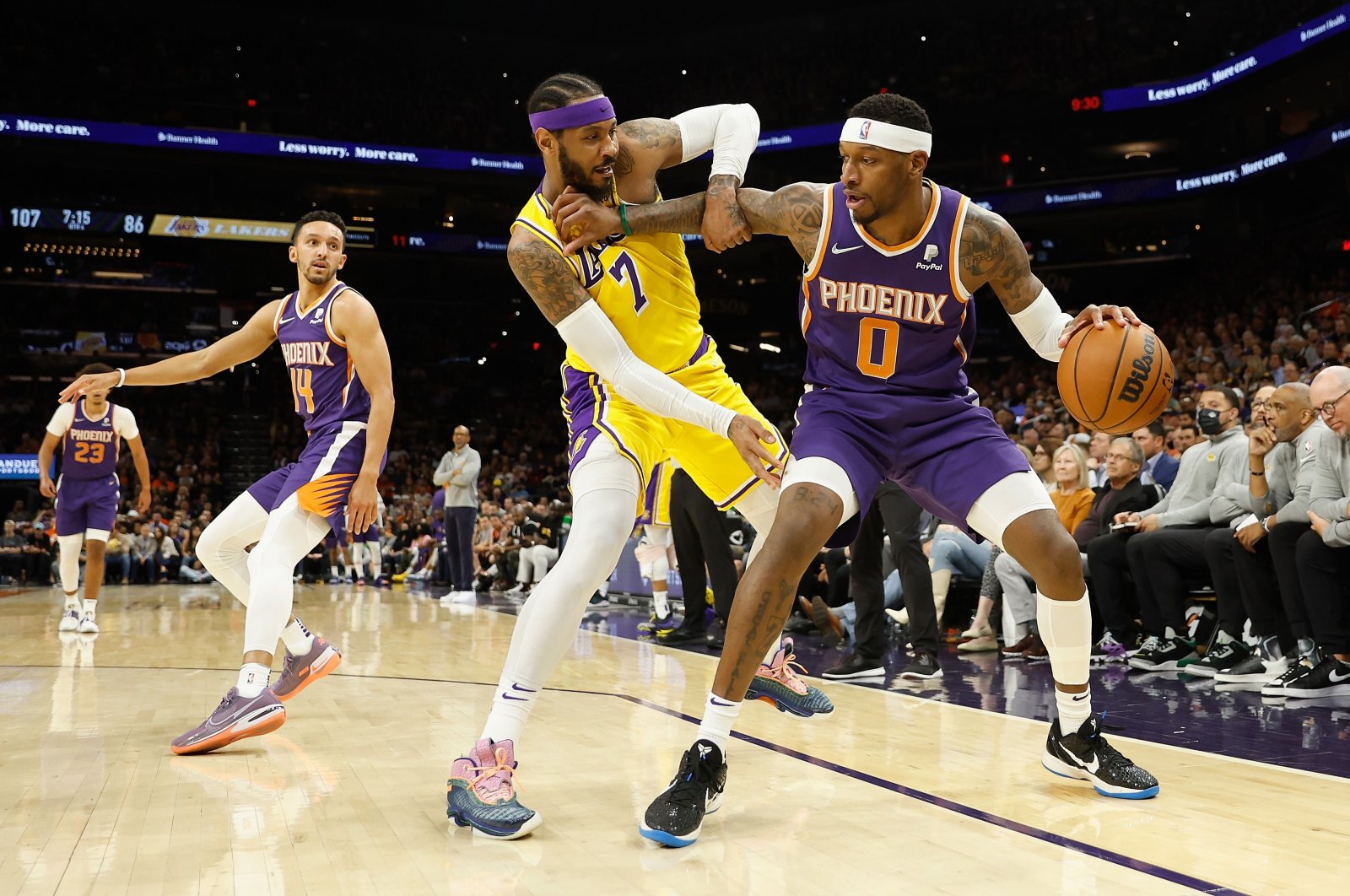 Lakers keluar dari pertarungan playoff setelah kalah dari pemimpin NBA Suns