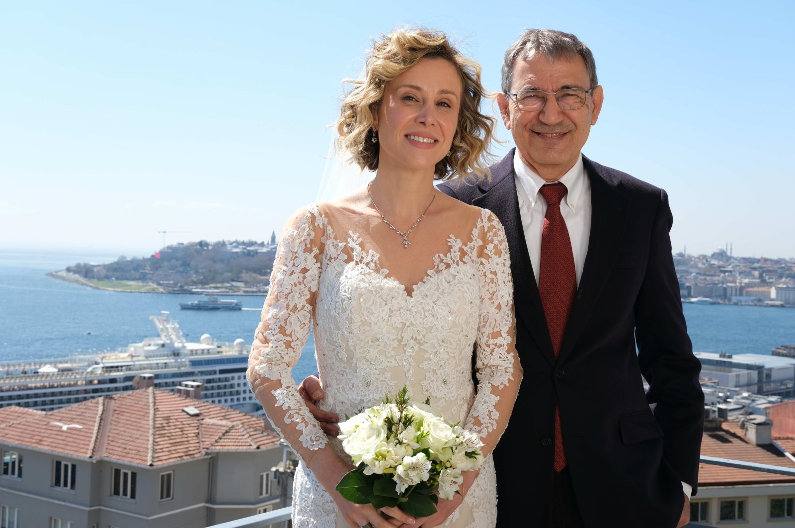 Orhan Pamuk (R) and Aslı Akyavaş pose during their wedding ceremony. (Courtesy of Yapı Kredi Publishing)