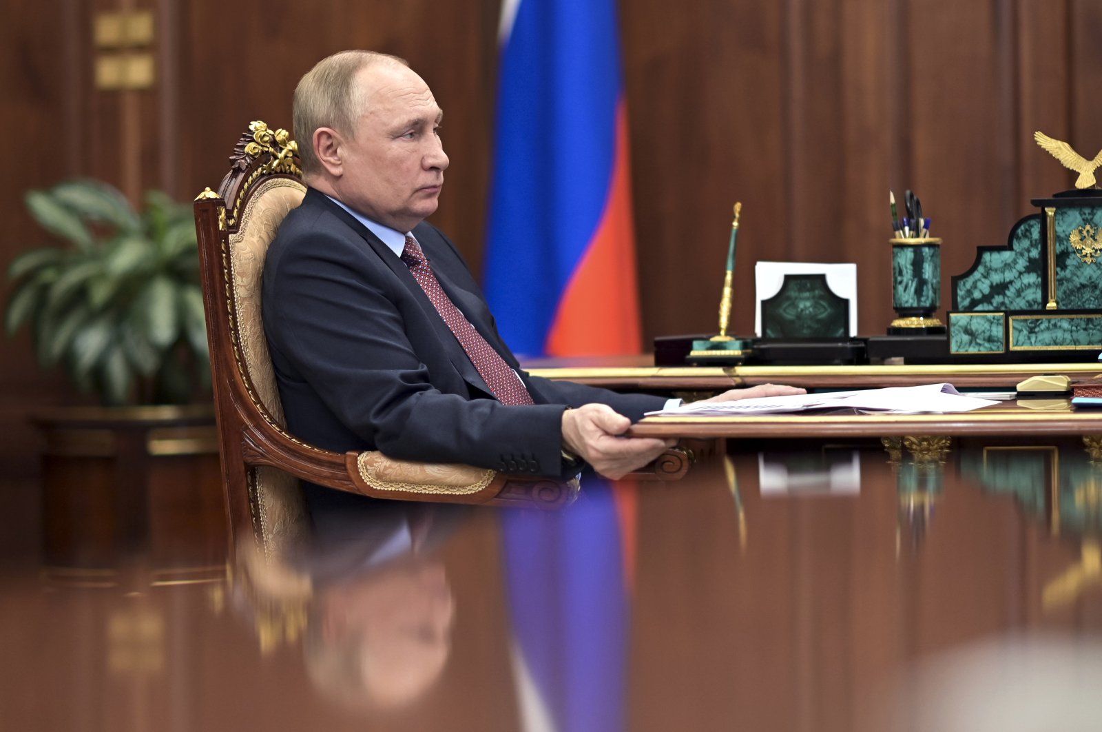 Sanksi AS menargetkan anak-anak Putin, pemberi pinjaman terbesar Rusia Sberbank
