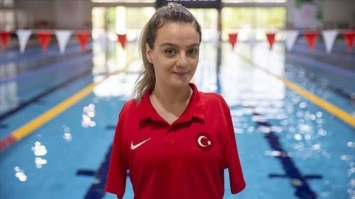 In this undated photo, Turkish Paralympic swimmer Sümeyye Boyacı poses for a photo in Eskişehir, western Turkey.
