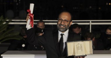 Asghar Farhadi, winner of the Grand Prix Award for the film "A Hero" poses for photographers during a photocall following the 74th Cannes Film Festival awards ceremony, Cannes, southern France, July 17, 2021. (AP)