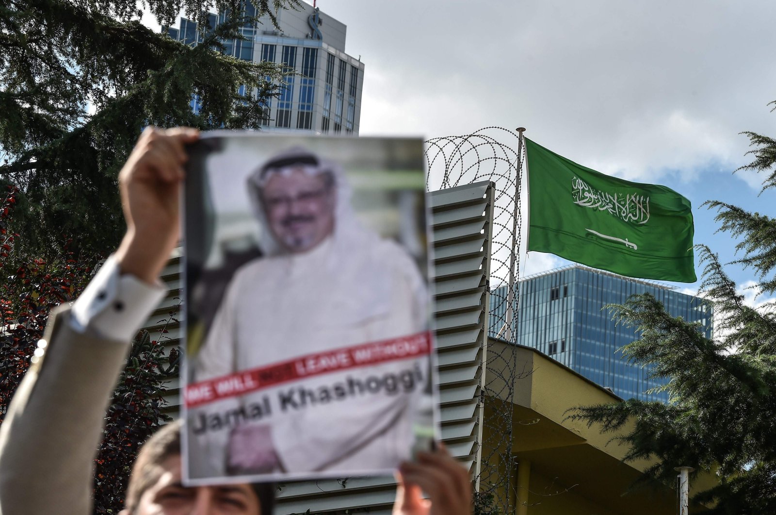 A protestor holds a picture of journalist Jamal Khashoggi during a demonstration in front of the Saudi Consulate in Istanbul, Turkey, Oct. 5, 2018. (AFP File Photo)