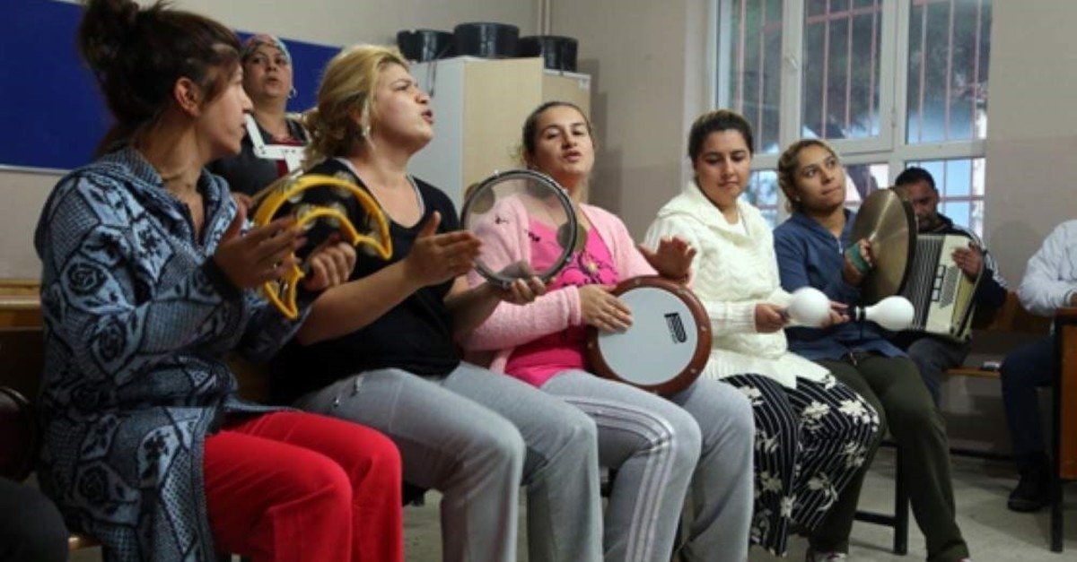Roma women attend a music class, part of a training program for the community in Tekirdağ, Turkey, in this undated photo. (AA Photo)